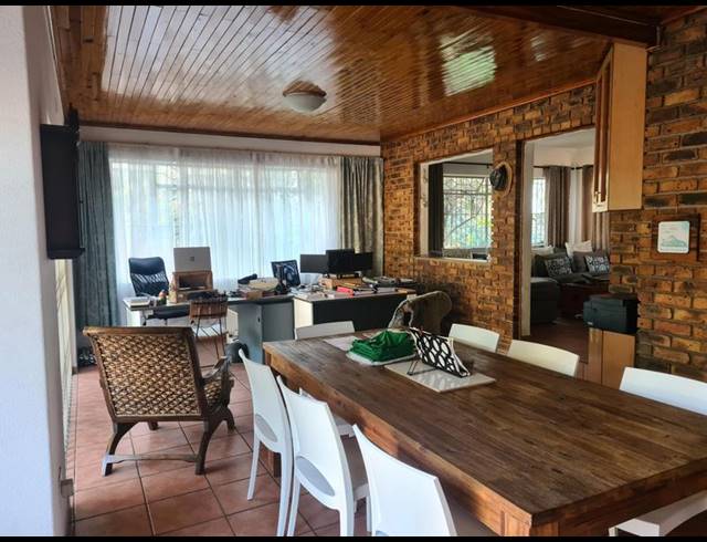 5 BEDROOM HOUSE FOR SALE IN DALPARK EXT 1